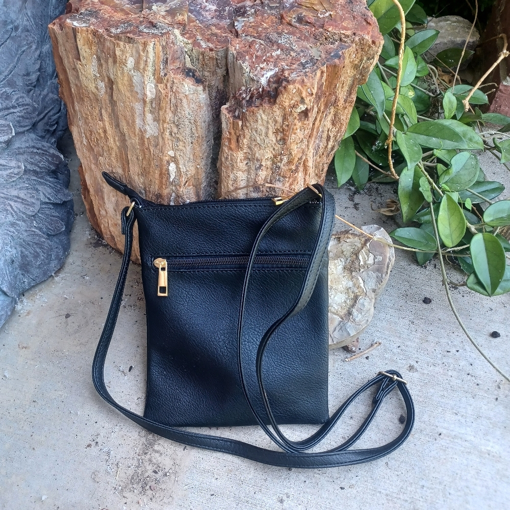 BLACK VEGAN LEATHER HOBO CROSSBODY BAG SIZE 8.5X7 NWOT - Picture 10 of 10